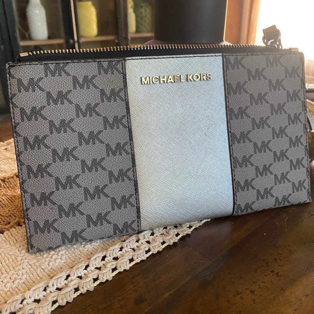 Michael Kors Men's Black and Silver Logo Pouch